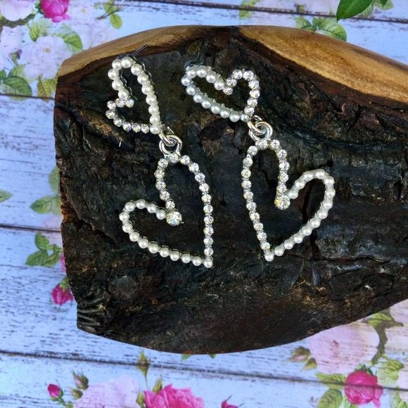 🏷️ Open Heart Post Earrings Clear Crystals Faux Pearls Silver Tone - Picture 2 of 2